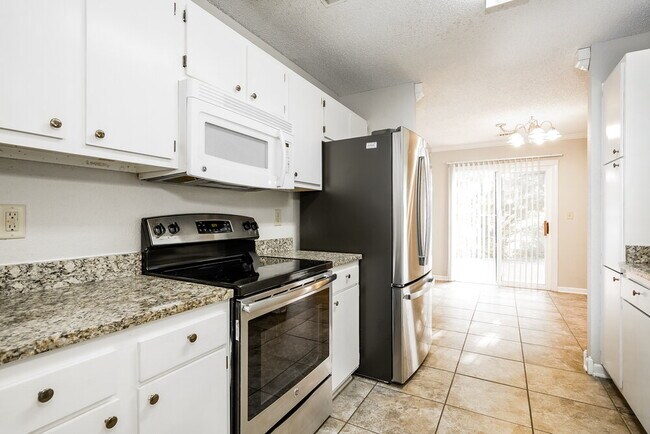 Building Photo - 1653 Farm Meadow Dr