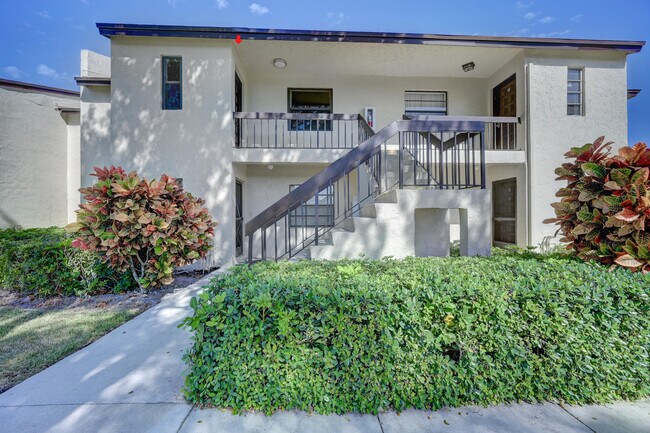 Building Photo - 8545 Casa Del Lago
