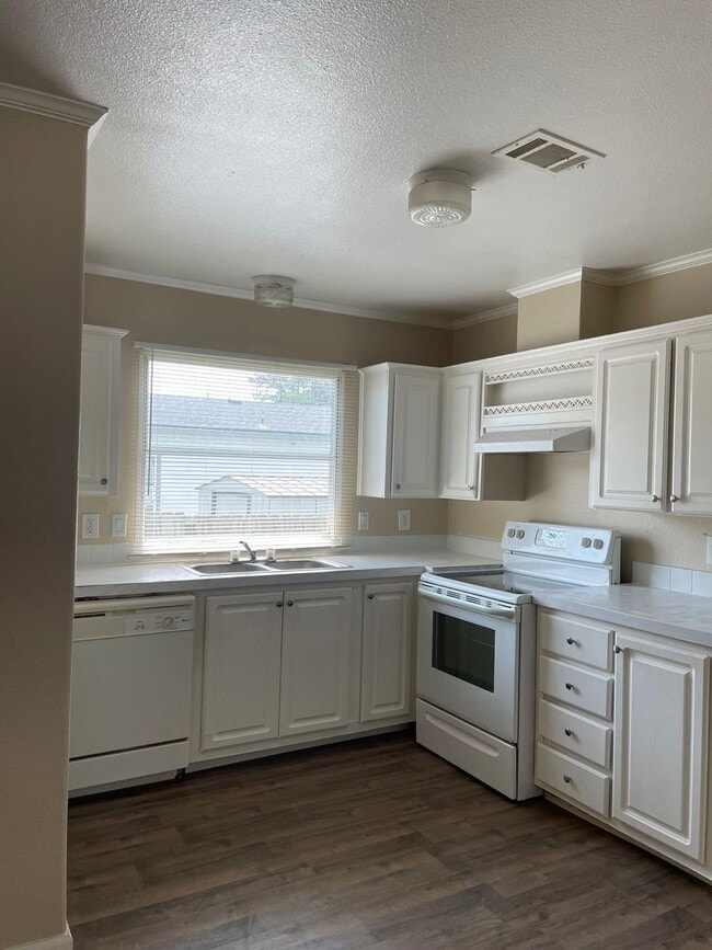 Building Photo - 11967 Greensbrook Forest Dr