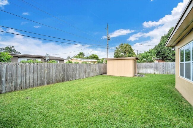 Building Photo - 2825 SW 5th St