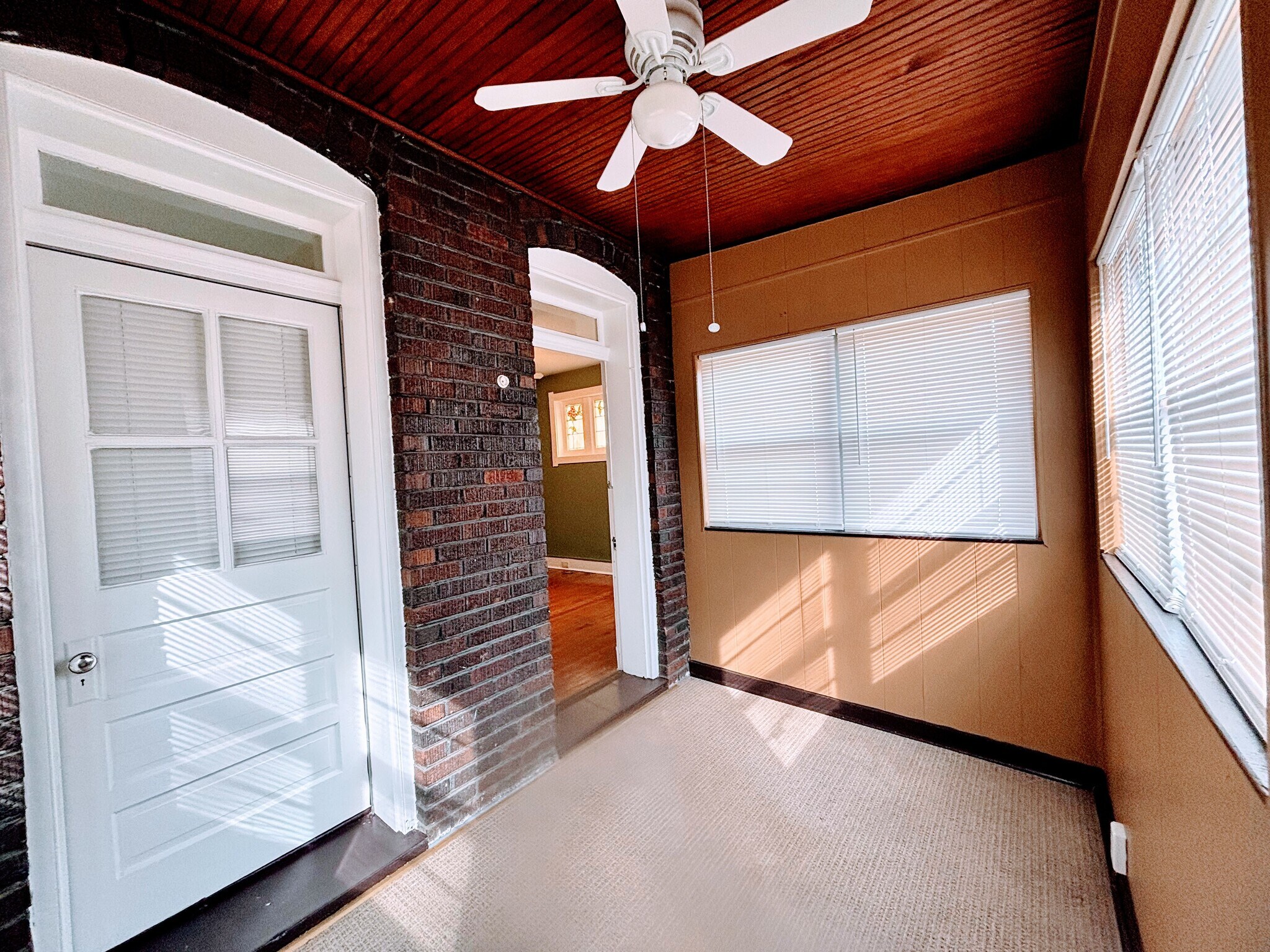 Building Photo - 4922 Winona Ave