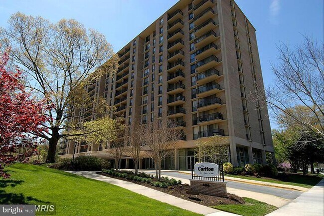 Building Photo - 4600 S Four Mile Run Dr