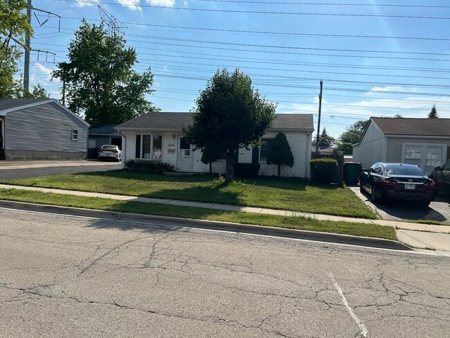 Building Photo - 446 Montrose Dr