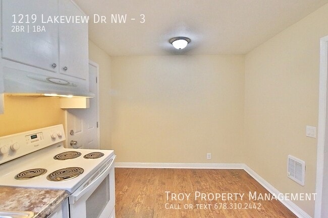 Building Photo - 1219 Lakeview Dr NW