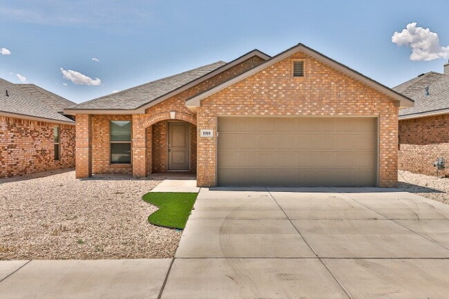 Building Photo - "Charming 3-Bed, 2-Bath Haven with 1,615 Sq Ft in Lubbock's Cozy Kirksey Avenue!" Half off first ...