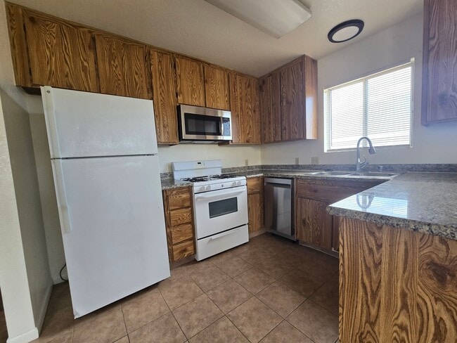 Building Photo - PLACE-1332 N El Prado St