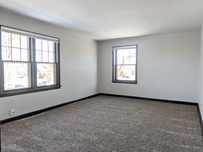 Building Photo - Hanscom Park Duplex