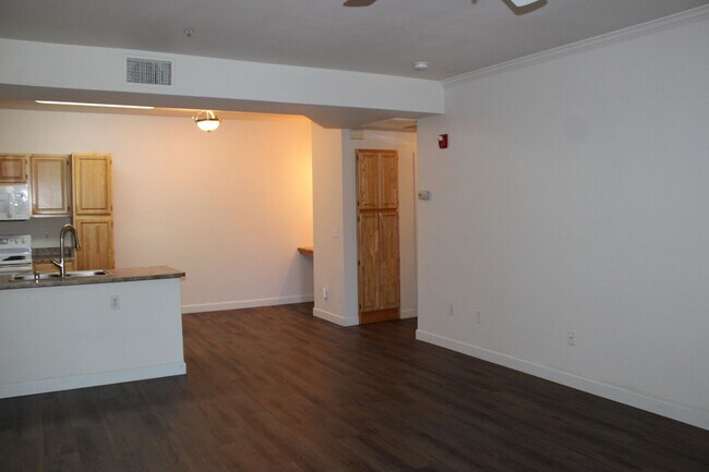 Building Photo - 501 Gibson Dr