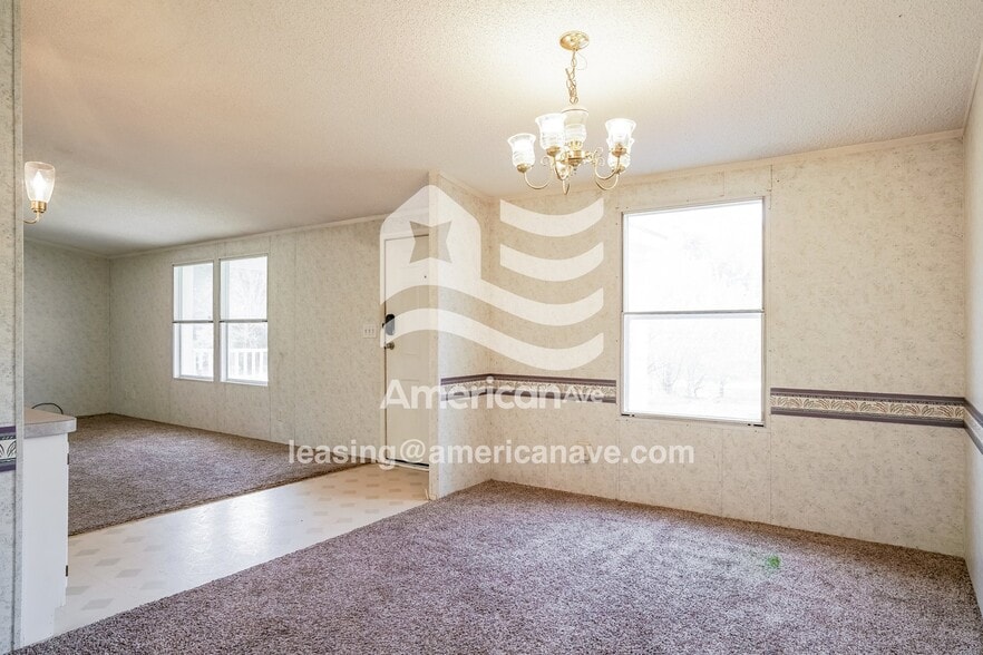 Building Photo - 1007 E River Rd