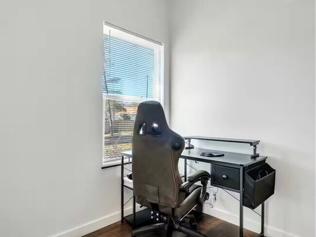 Building Photo - 134 Blackberry Ln