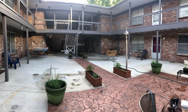 Primary Photo - 1201 S Rockford Ave