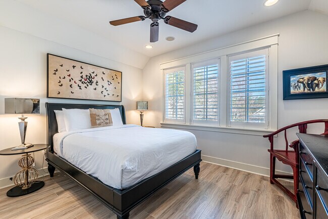 Building Photo - 2442 Bungalo Ln