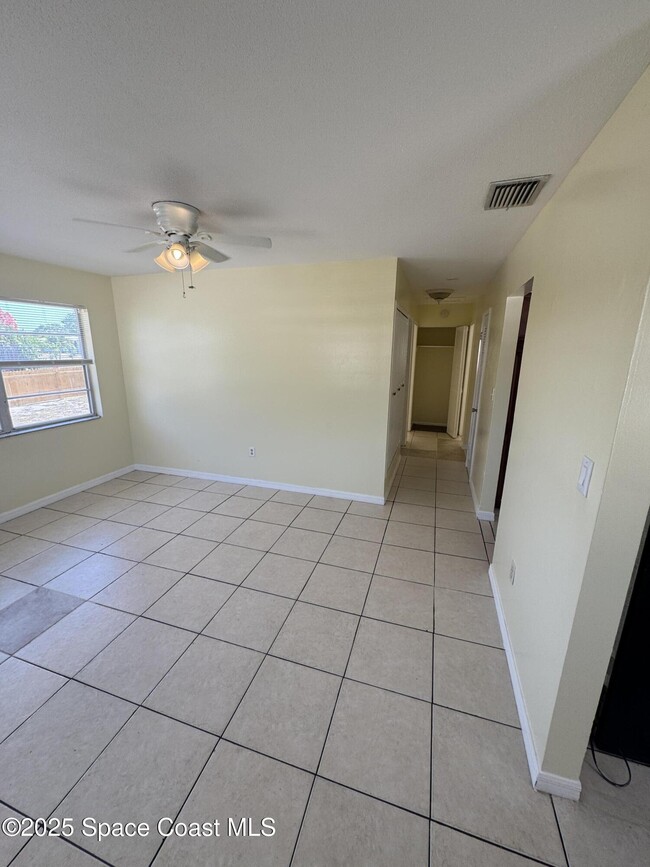 Building Photo - 2415 Sadler Ln