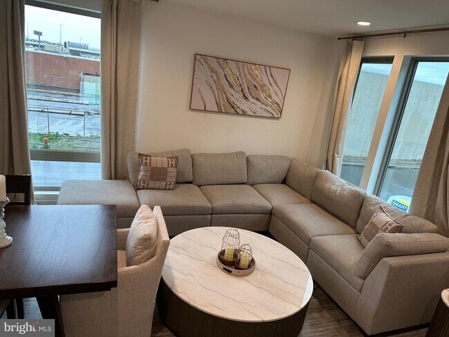 Building Photo - 3000 Birchview Walk