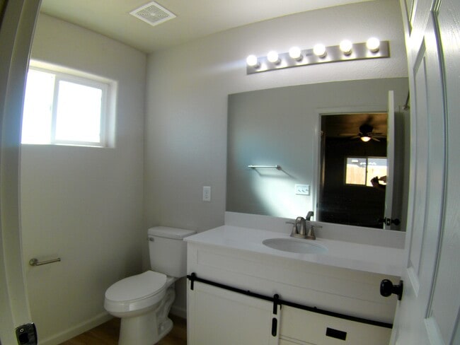 Building Photo - 9821 S Phoenix Dr