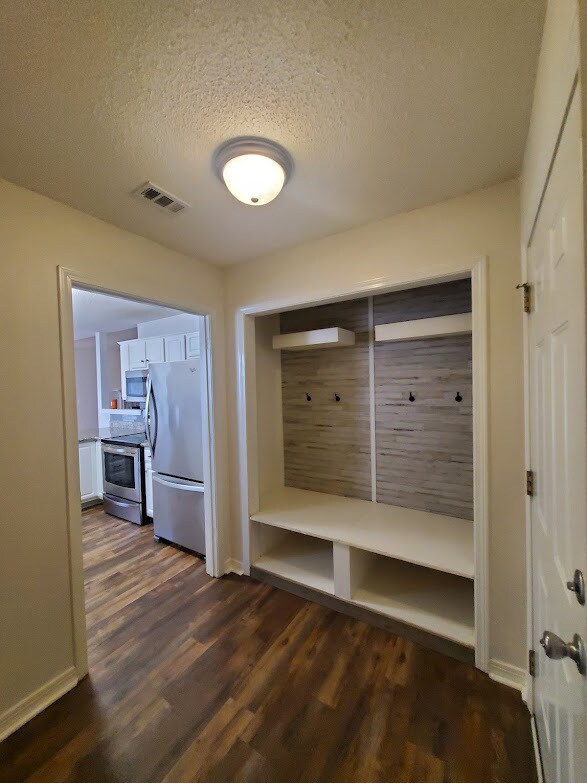 Building Photo - 1516 Oakhill Rd
