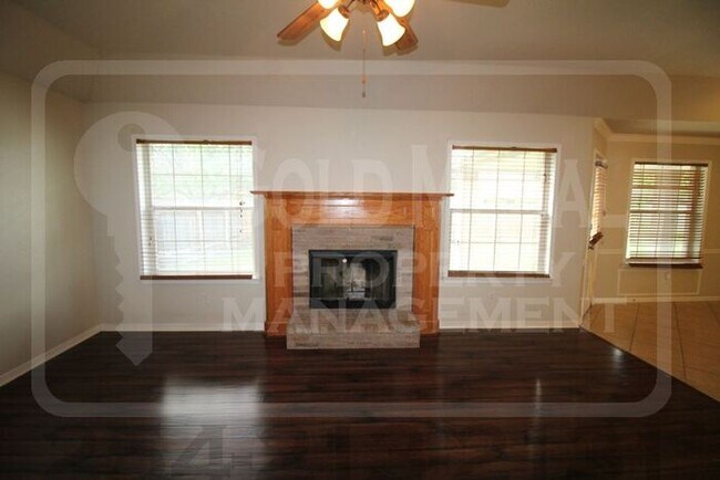 Building Photo - 2908 Tucson Dr