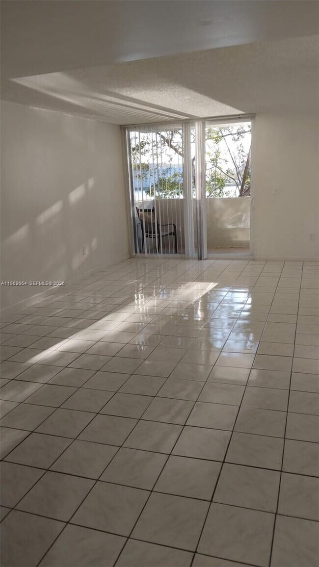 Building Photo - 10090 NW 80th Ct