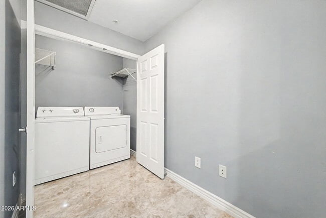 Building Photo - 5450 E Deer Valley Dr