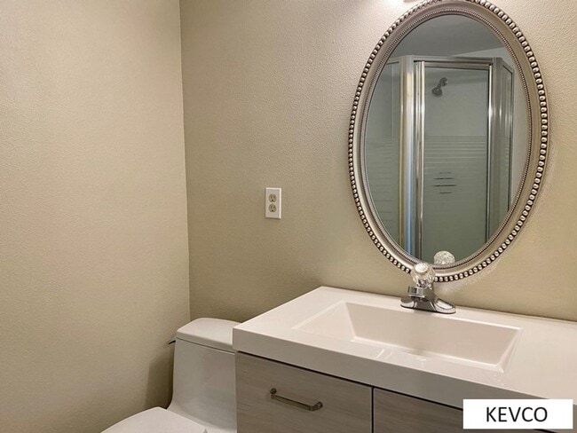 Building Photo - Beautiful Three Bedroom Home!