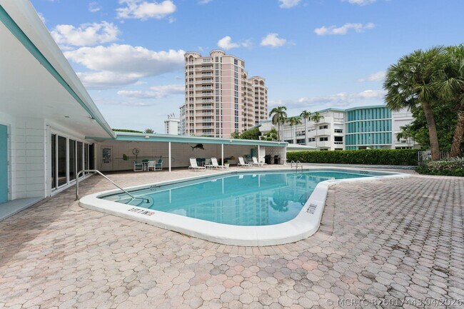 Building Photo - 1470 S Ocean Blvd