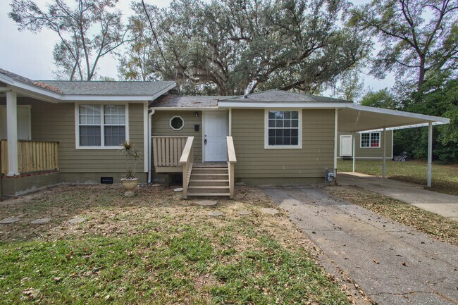 Building Photo - 2002