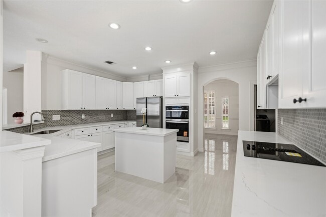 Building Photo - 5622 Lake Pl Dr