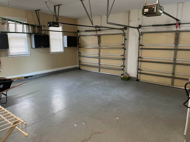 Building Photo - 530 Winterberry Ln