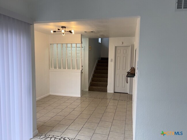 Building Photo - 1218 Westway Cir