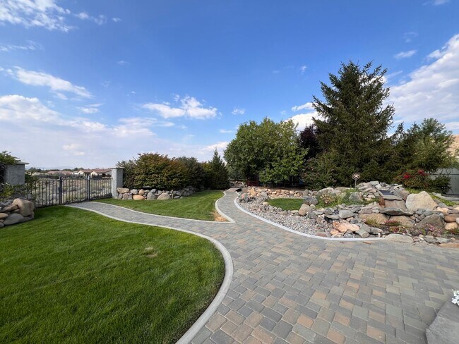 Building Photo - Large Beautiful Home off Toll Rd, South Reno
