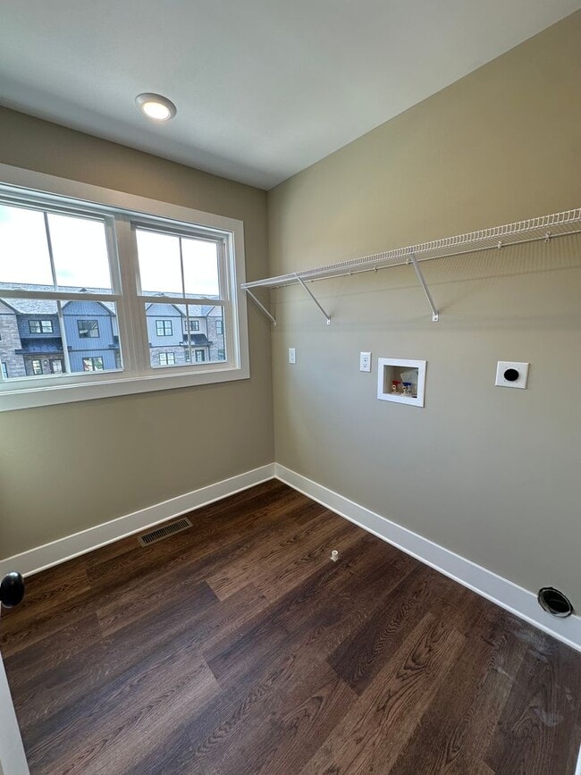 Building Photo - Beautiful new townhouse located in the new...