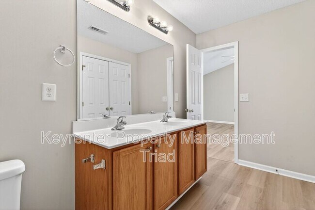 Building Photo - 2703 Stafford St