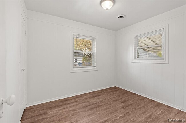 Building Photo - 13263 Frazho Rd