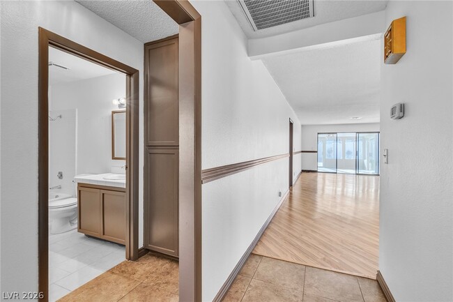 Building Photo - 2457 Swan Ln