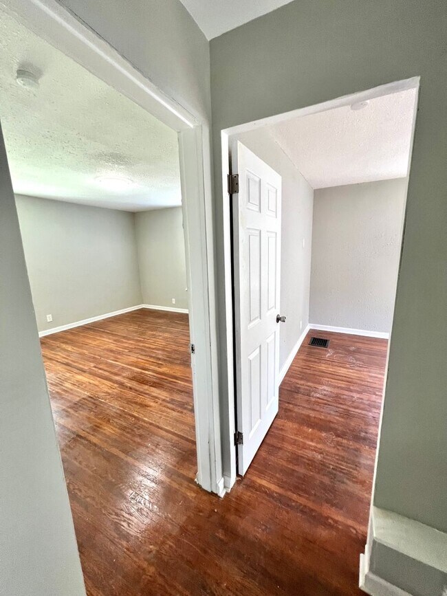 Building Photo - Pointview Home