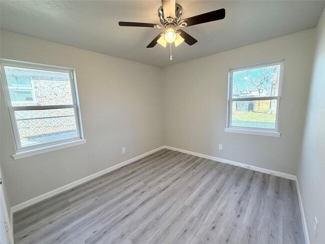 Building Photo - 214 S Texas St