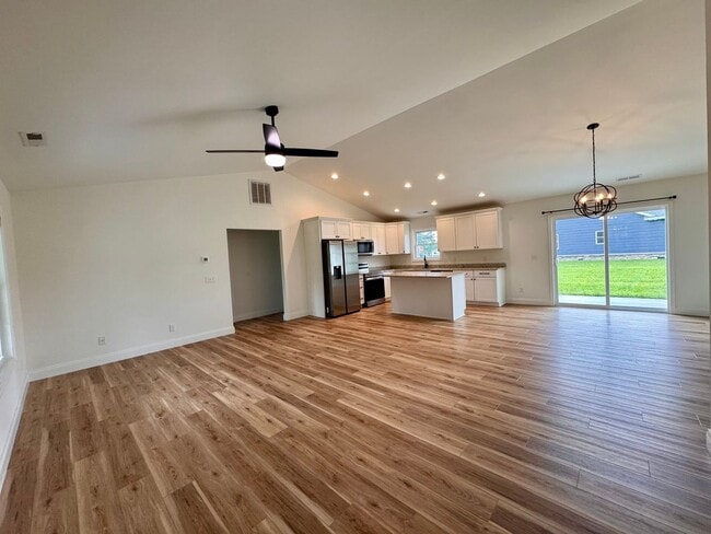 Building Photo - Single Family Home for Rent in Dayton