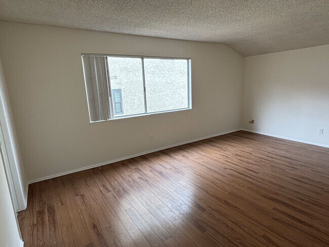 Building Photo - 2105 Grant Ave