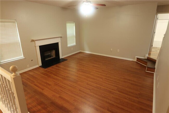 Building Photo - 156 Shadowhill Ln SW