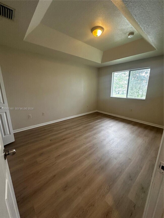 Building Photo - 2812 SE 16th Ave