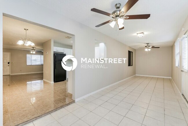 Building Photo - 3 Bedroom Pet-Friendly Home in KISSIMMEE, FL with Main Street Renewal