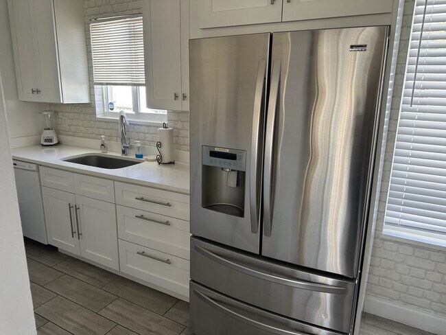 Building Photo - 1258 Beach Rd