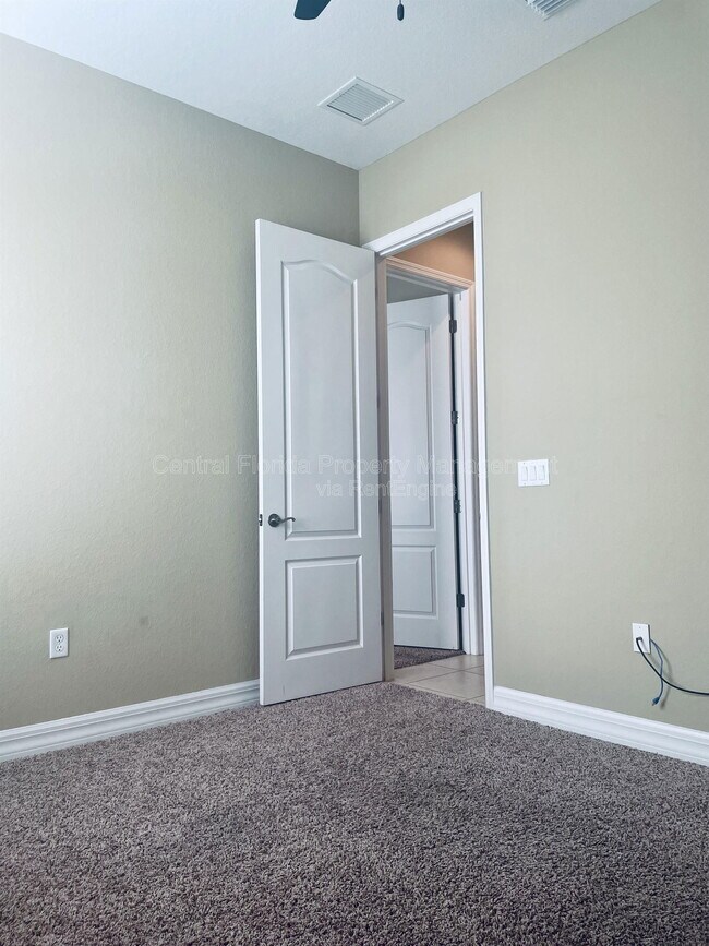 Building Photo - 10712 Willow Ridge Loop