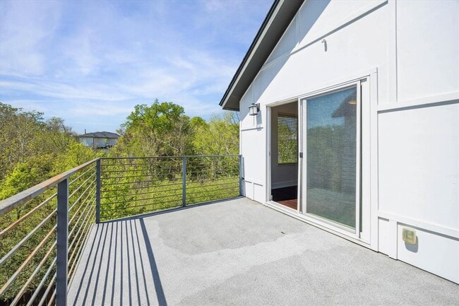 Building Photo - 1182 Ridgeway Dr