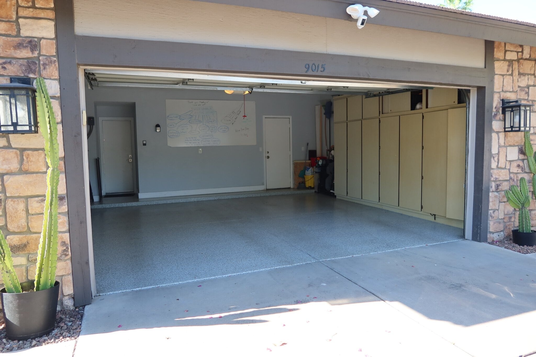 Building Photo - 9015 E Poinsettia Dr