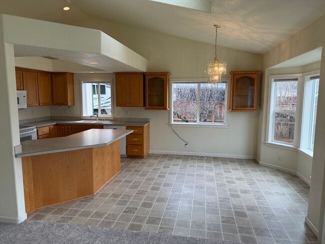 Building Photo - Beautiful 3 bedroom 2 bath house in Cottage Grove!