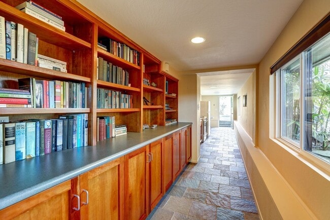 Building Photo - FIVE BEDROOM THREE-AND-A-HALF BATH HOME WI...