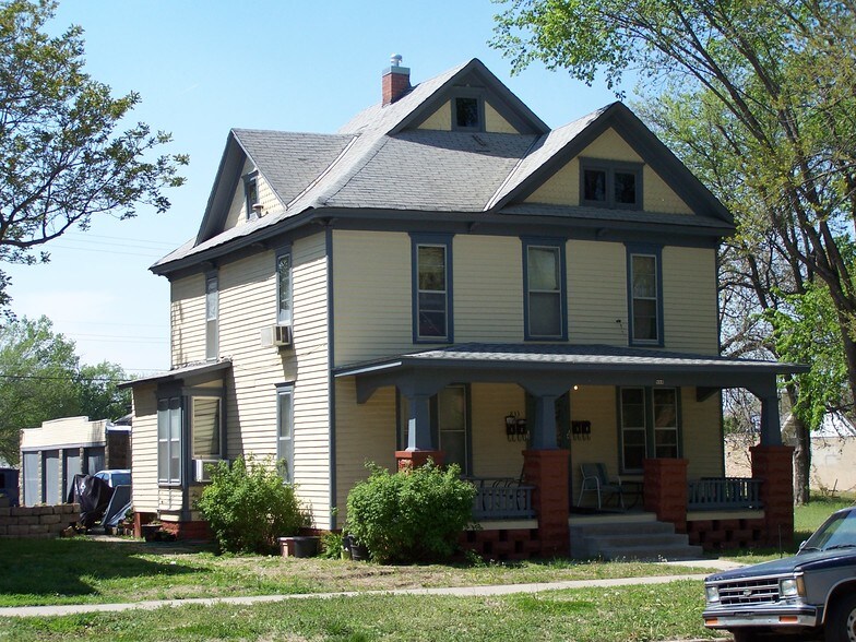 Building Photo - 833 Topeka