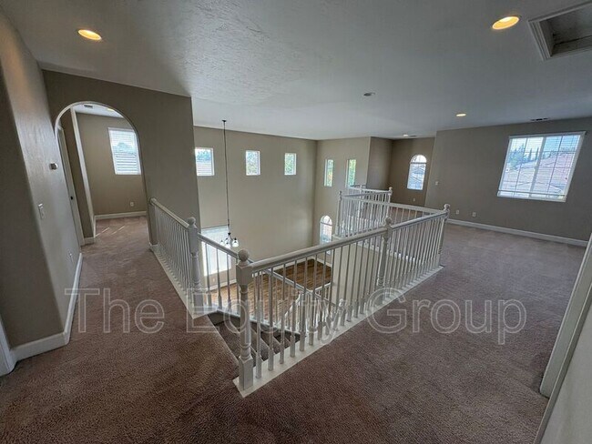 Building Photo - 3116 W Buena Vista Ave