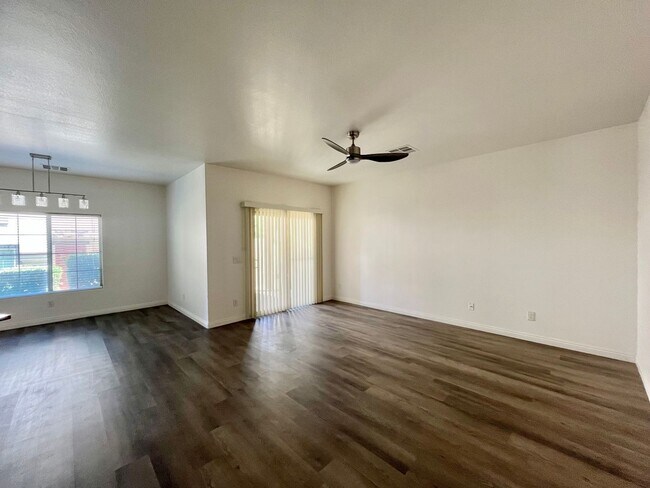 Building Photo - 9493 Alma Ridge Ave